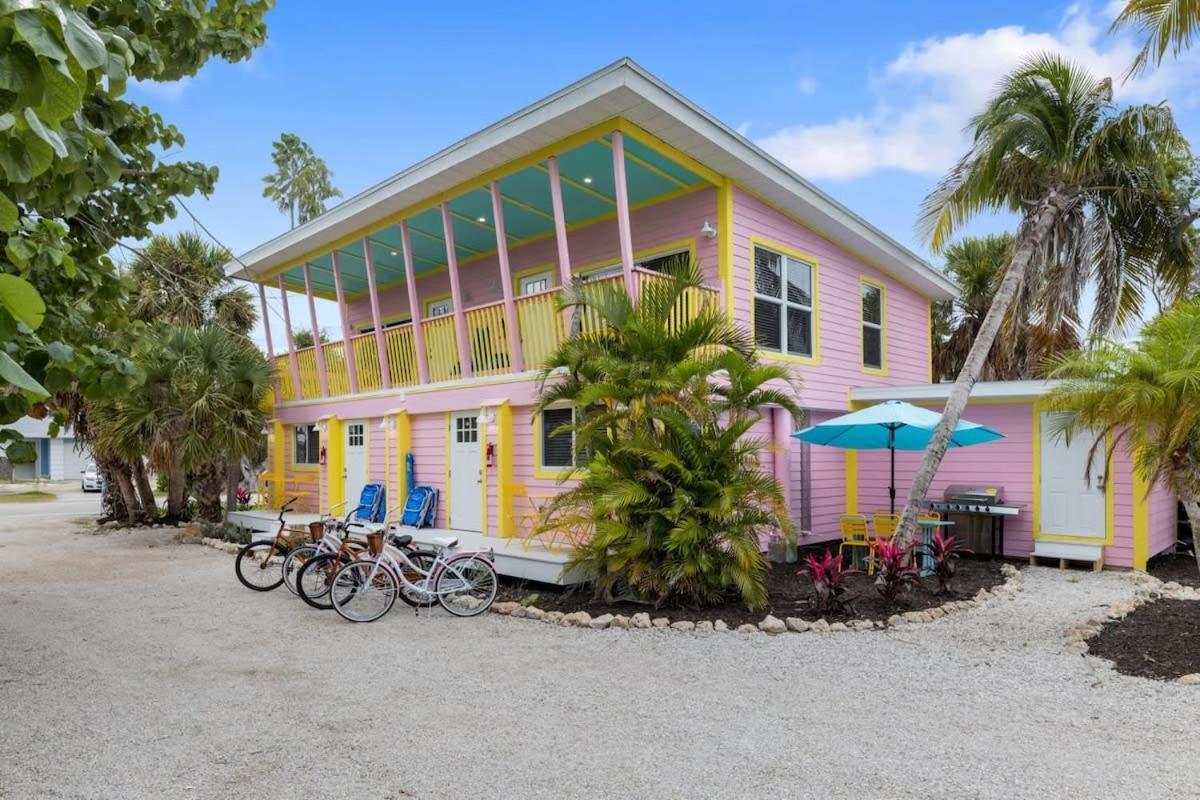 Charming Suite With Balcony And Bikes At Historic Sandpiper Inn 새니벨 외부 사진